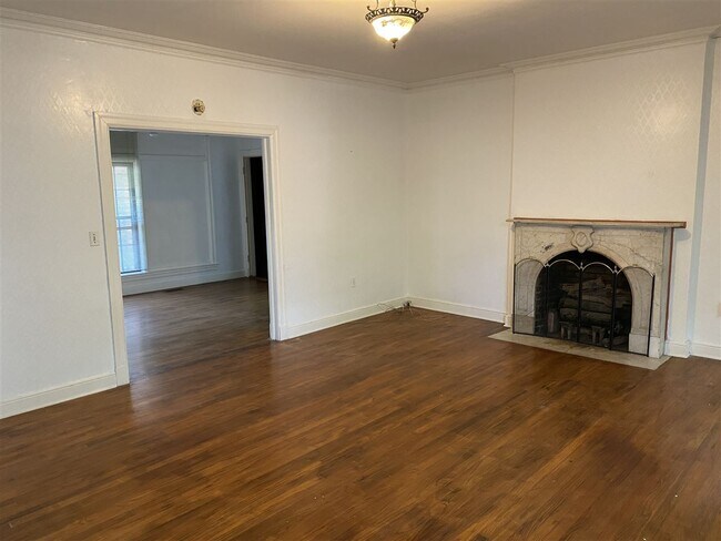 Building Photo - 1204 Linden Pl