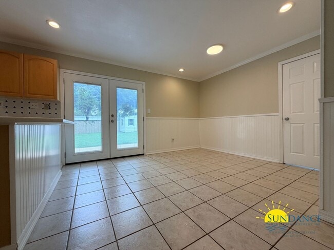 Building Photo - 48 Poulton Dr NW