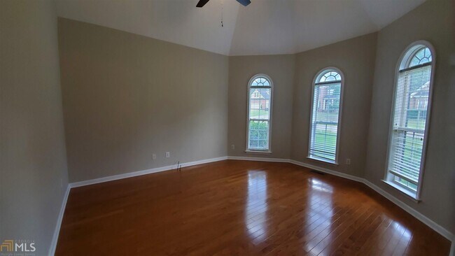 Building Photo - 533 Edgefield Way