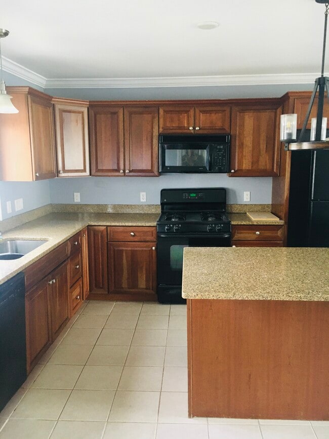 Building Photo - 2720 State St