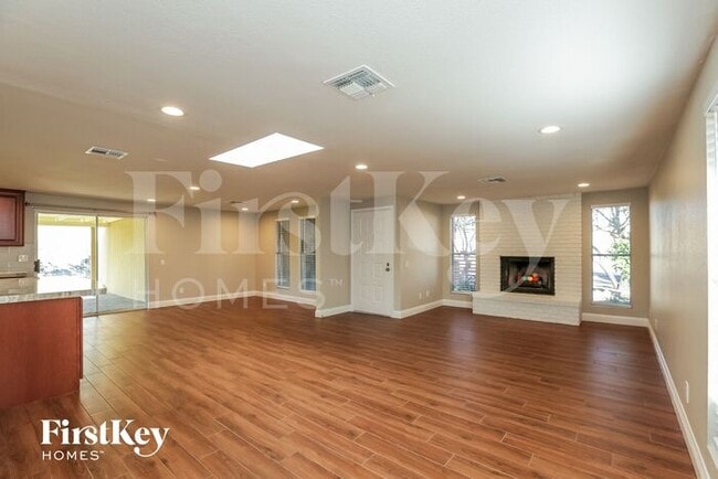 Foto del edificio - 2109 N Verano Way