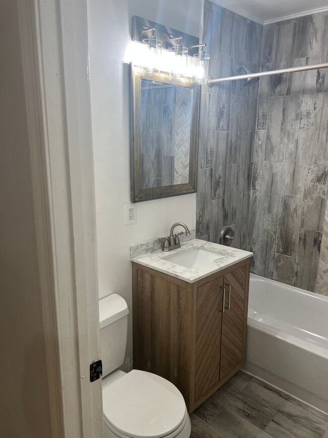 Building Photo - 1704 Capitol Ave NE