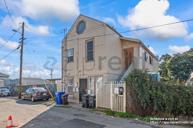 Building Photo - Unit 1