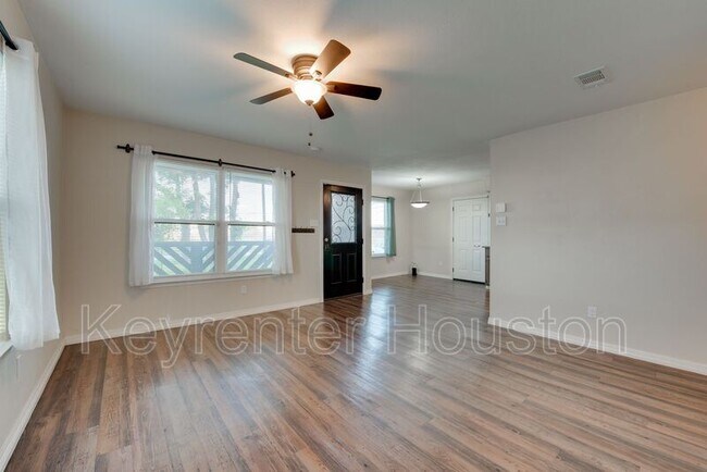 Building Photo - 10641 Stafford Dr