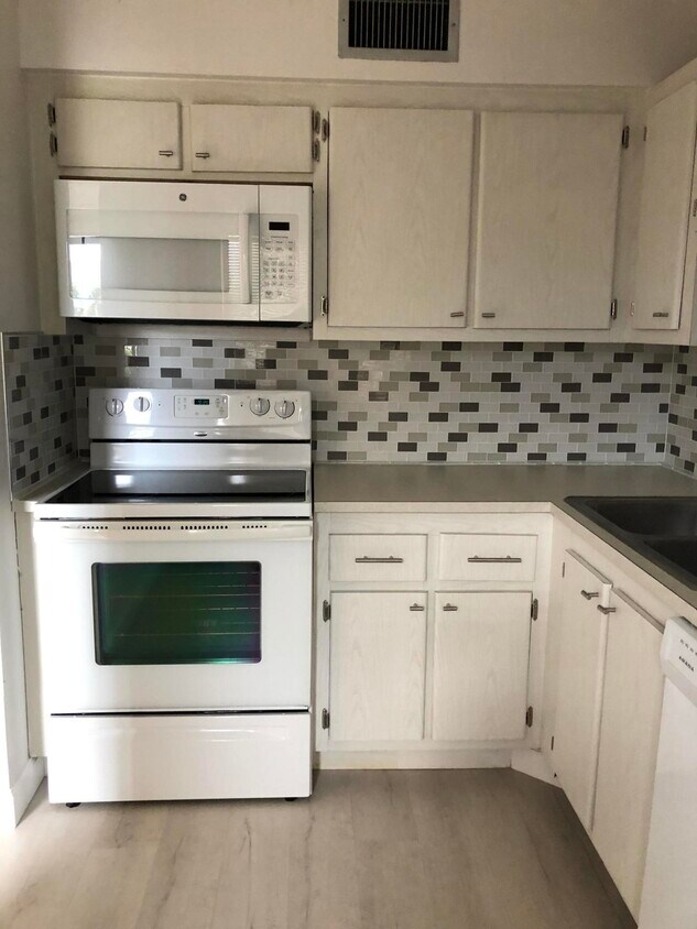 Foto principal - 4080 Tivoli Ct