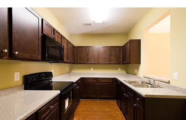 Building Photo - 3 Bedroom Townhome in Lithonia!