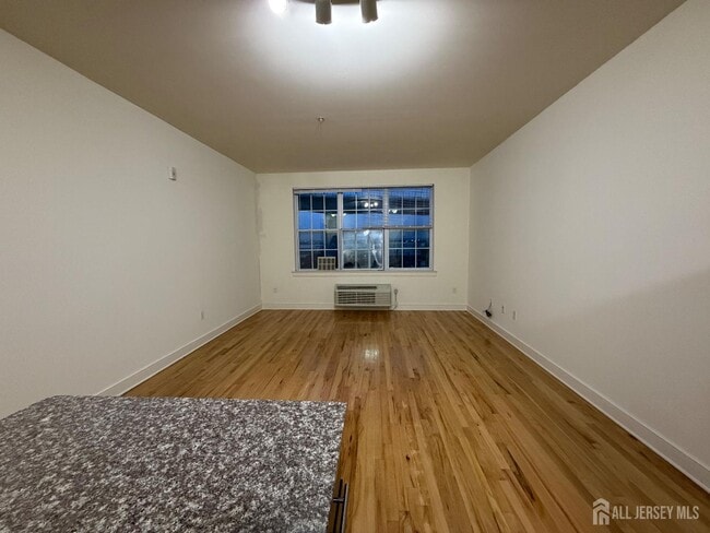 Foto del edificio - 40 John F. Kennedy Blvd