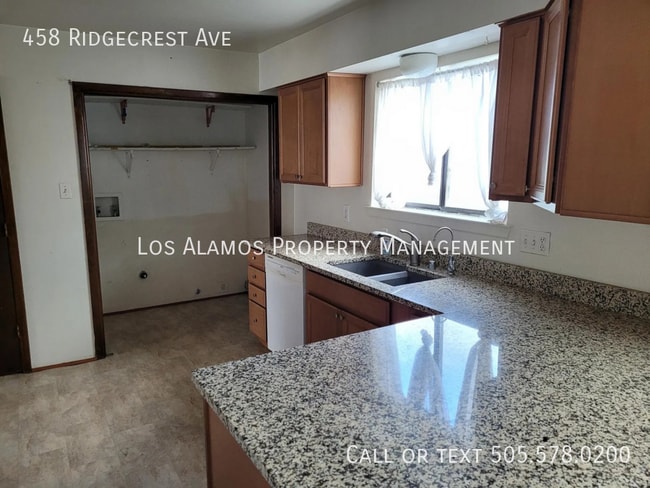 Building Photo - 458 Ridgecrest Ave