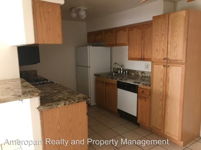 Building Photo - 1632 N Torrey Pines Dr