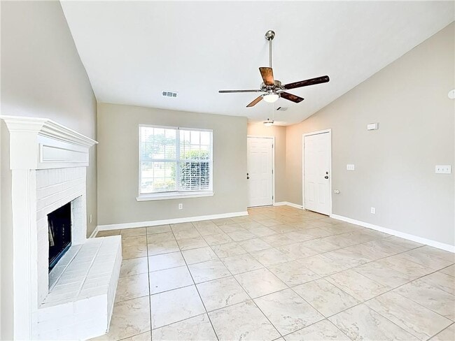 Building Photo - 136 Pecan Dr