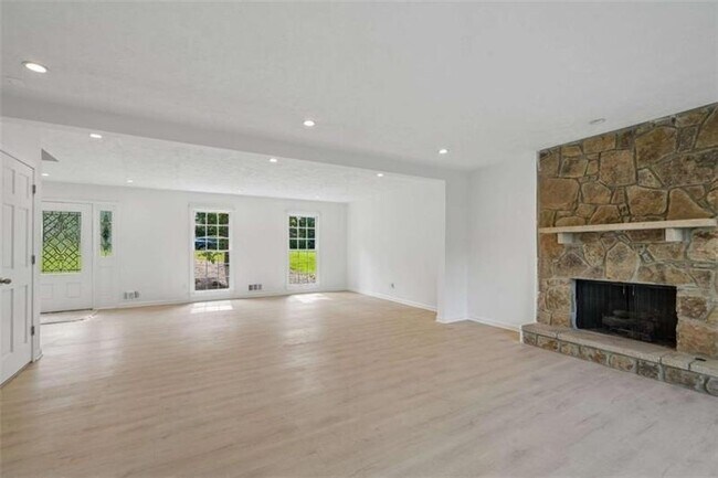 Building Photo - 5132 Willow Point Pkwy