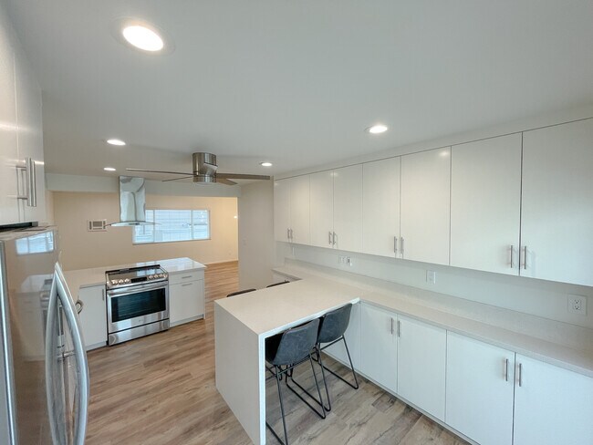 Building Photo - 2118 Carnegie Ln