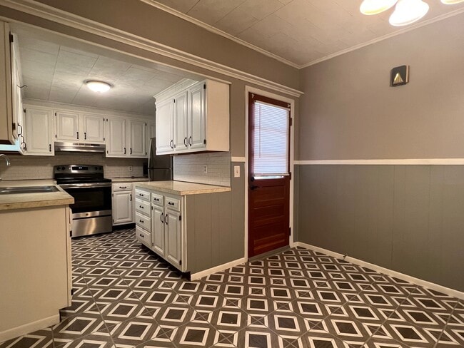 Building Photo - 15 Pleasant St