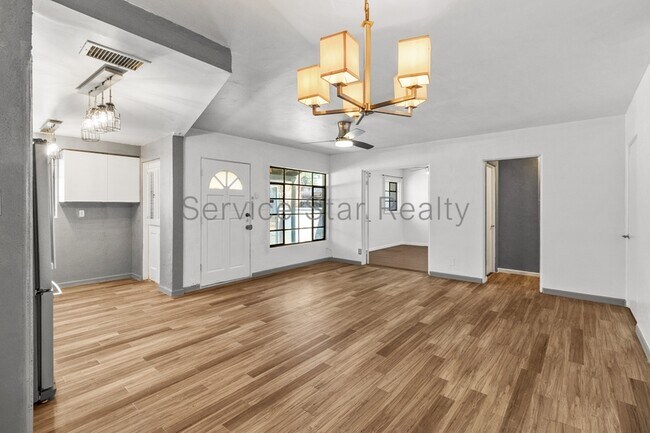 Building Photo - 2941 N 19th Ave