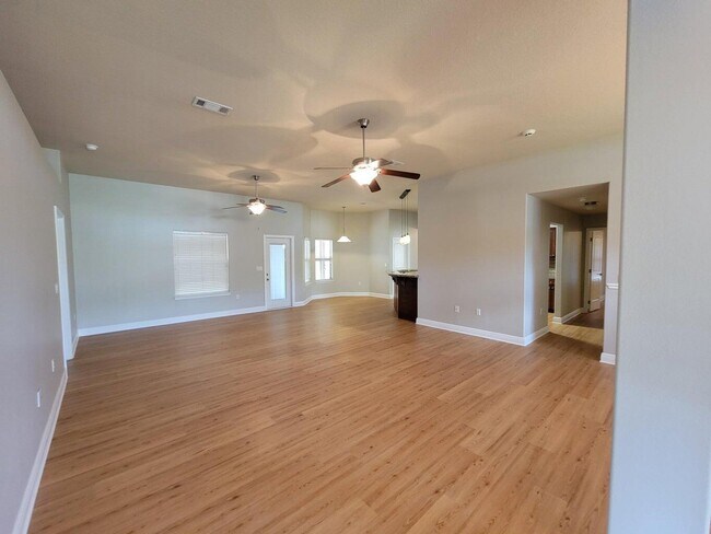 Building Photo - 119 Strike Eagle Dr