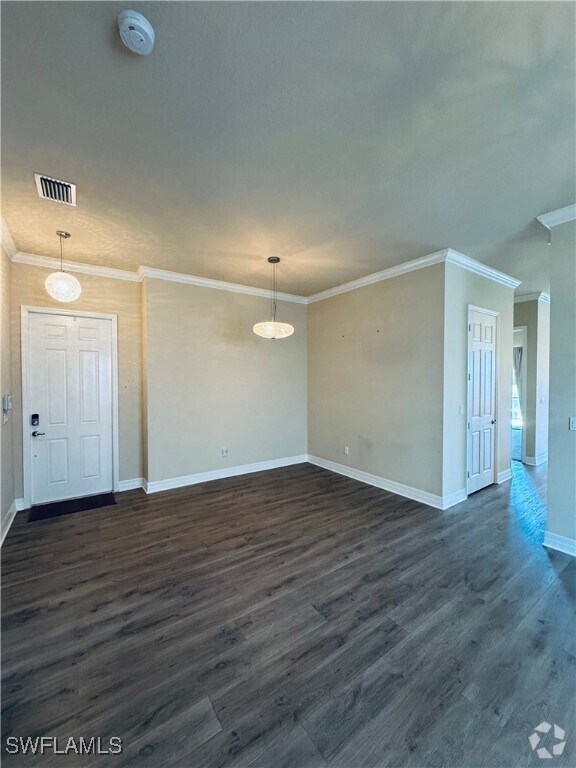Building Photo - 10480 Carolina Willow Dr