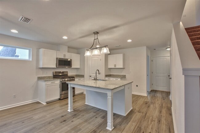 Building Photo - 2884 BLUE BLOSSOM Trl