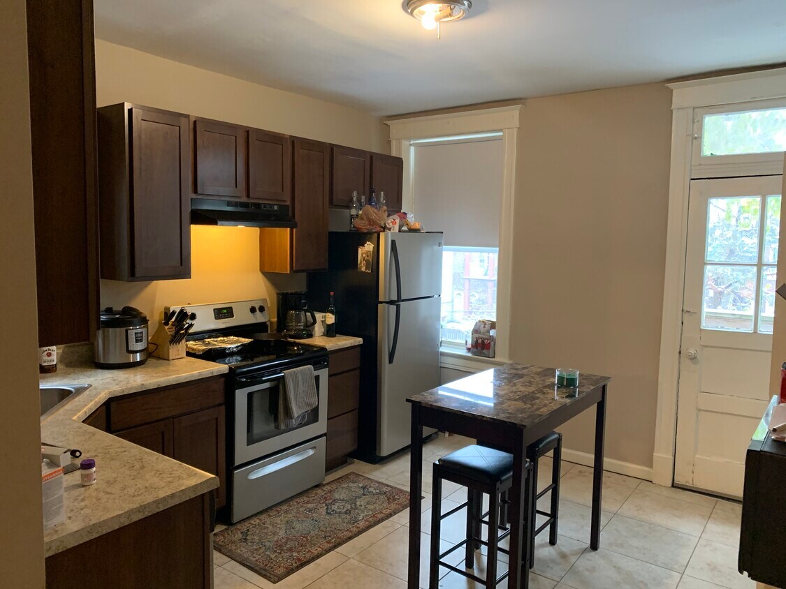 Kitchen - 3121 Lackland Ave