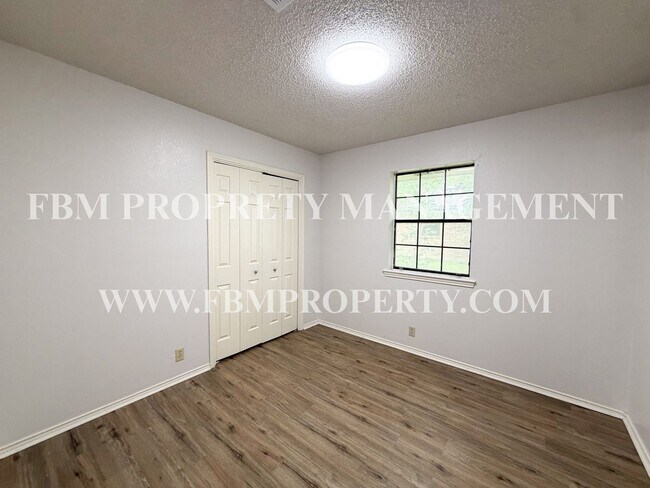 Foto del edificio - 221 Highland Ave