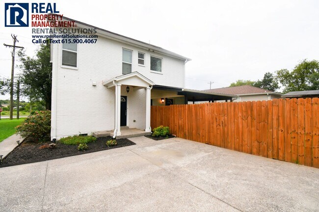 Foto del edificio - Wonderful 3 bd home in LaVergne! Huge fenc...
