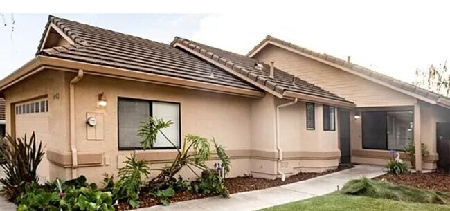 Building Photo - Charming AG single level home with warm Sp...