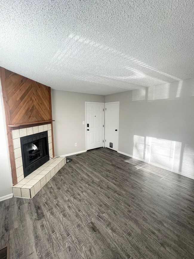 Building Photo - 435 W Van Buren St