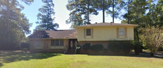 Building Photo - 803 Camelot Ct