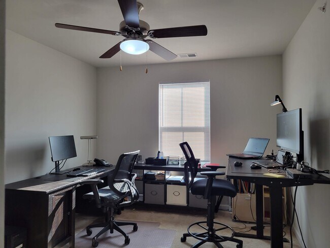 Foto del edificio - 1529 Emily Ct