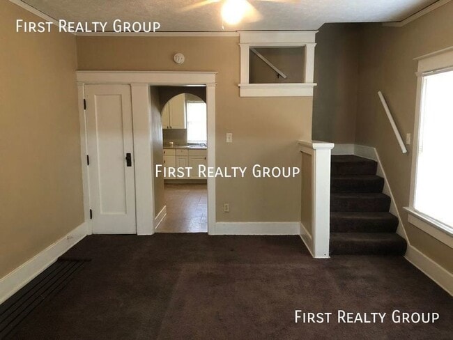 Building Photo - 3 Bedroom Duplex, Move In Ready! Dayton, OH