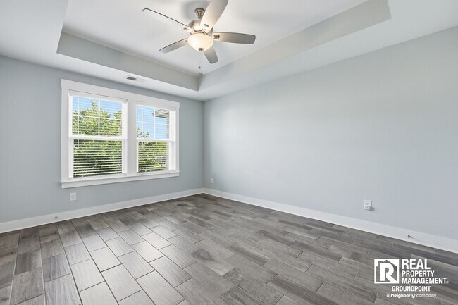 Foto del edificio - Oversized Kitchen + Prime Park Circle Location | 2BR Townhome