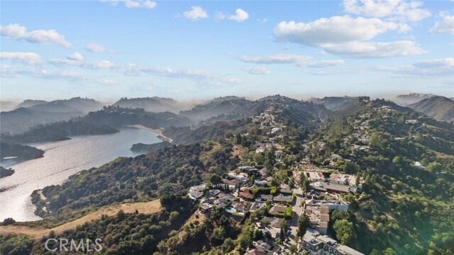 Foto del edificio - 2345 Roscomare Rd
