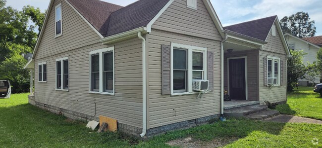Building Photo - 504 Oak Dr