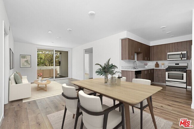 Foto del edificio - 5229 Willowcrest Ave