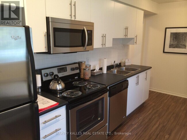 Photo du bâtiment - 1961 Victoria Park Ave