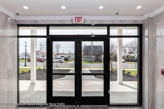 Building Photo - 509 Memorial Dr