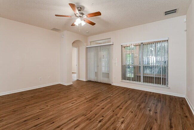 Building Photo - 372 Summercove Cir