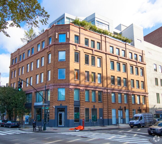 Building Photo - 120-126 Eleventh Ave