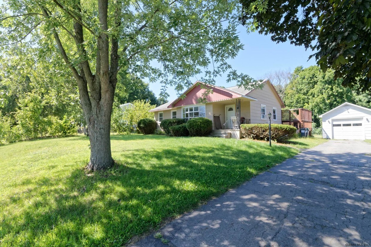 Primary Photo - 34 Lake Hill Rd