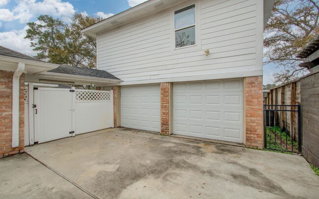 Building Photo - 724 River Plantation Dr