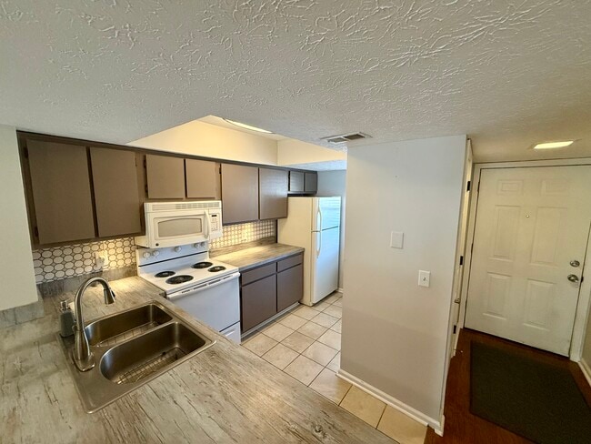 Building Photo - 701 New Horizon St