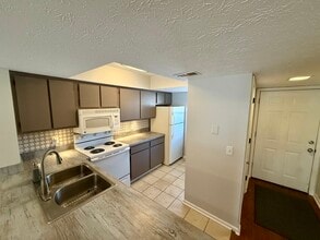 Building Photo - 701 New Horizon St