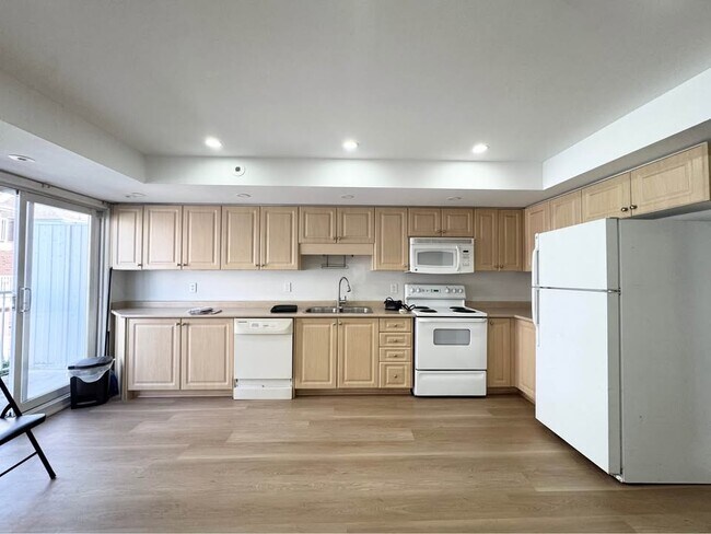 Photo du bâtiment - 2 Bed 3 Bath - Townhouse