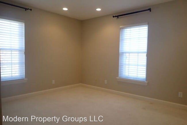 Building Photo - 1 br, 1 bath House - 2710 W. Rollins Rd - D15