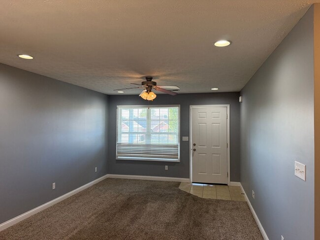 Building Photo - 186 Applewood Ln