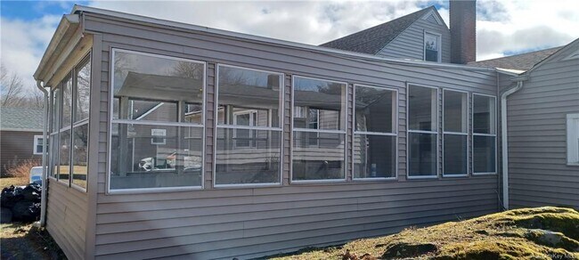 Building Photo - 8 Calmer Pl