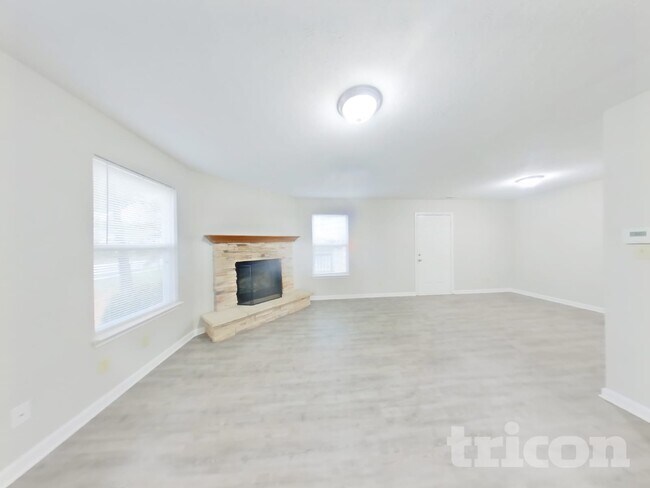 Foto del edificio - 1296 Edgewater Dr