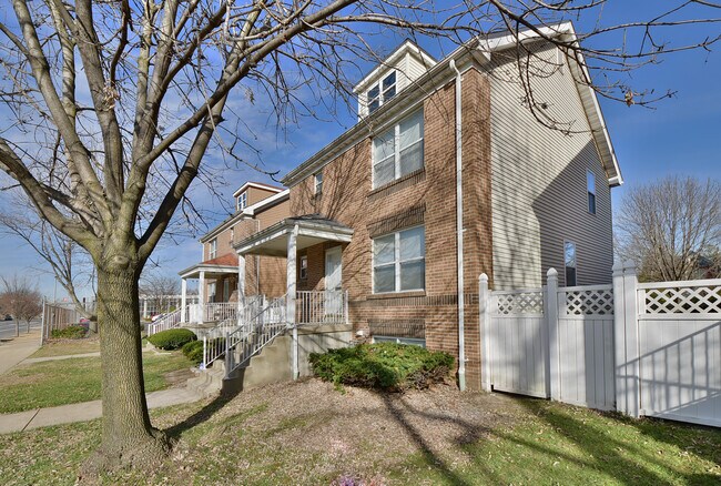 Foto del edificio - 4351 Page Blvd