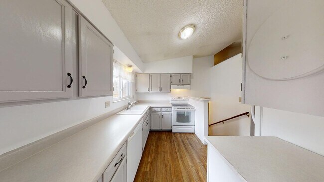 Building Photo - 873 Badger Dr