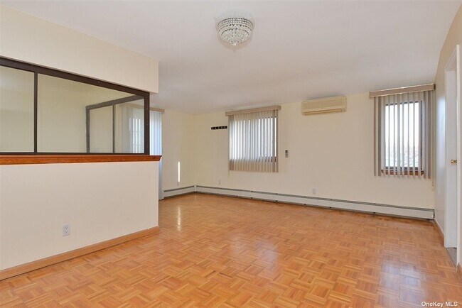 Foto del edificio - 75-32 167th St