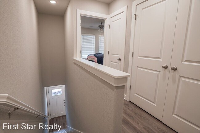 Foto del edificio - 2 br, 2.5 bath House - 695 N Honey Locust ...